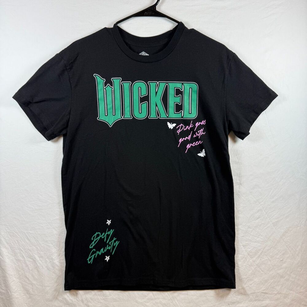 Wicked Movie Graphic Tee Pink Goes Good With Green Sz M